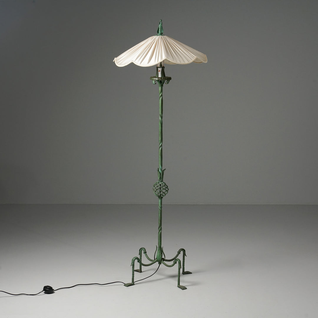 Model 811 floor light, Taidetakomo Hakkarainen, Early 20th Century 